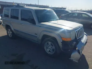 2007 Jeep Commander Sport with VIN 1J8HG48P07C671600, listed as a IAAI auction lot 42083367 with 220,113 mi miles. Bid and sale history available at carsss.com. Image 1.