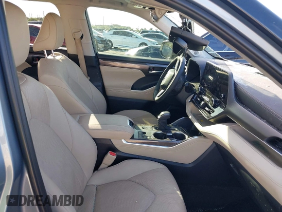 2023 Toyota Highlander L z VIN 5TDKDRAH5PS014778, wystawiony jako IAAI lot #41081620 z przebiegiem 49 047 mil mil oraz . Historia ofert i sprzedaży dostępna na DreamBid. Obrazek 5.