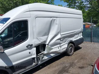 2022 Ford Transit Cargo z VIN 1FTBR3XG4NKA04700, wystawiony jako IAAI lot #42753263 z przebiegiem 80 467 mil mil oraz . Historia ofert i sprzedaży dostępna na DreamBid. Obrazek 6.