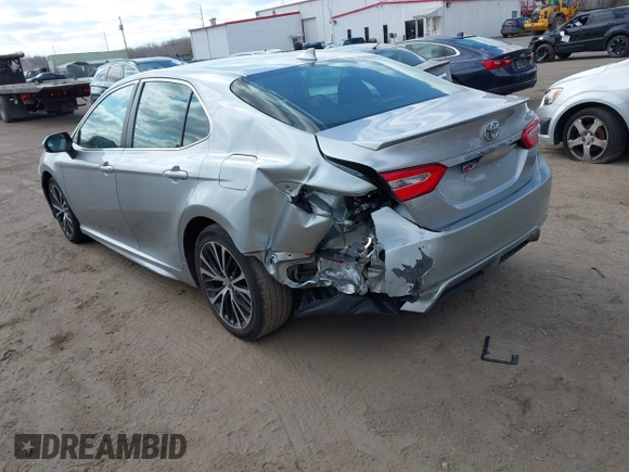 2020 Toyota Camry SE with VIN 4T1G11AKXLU941014, listed as a IAAI auction lot 41623517 with 109,172 mi miles. Bid and sale history available at carsss.com. Image 3.