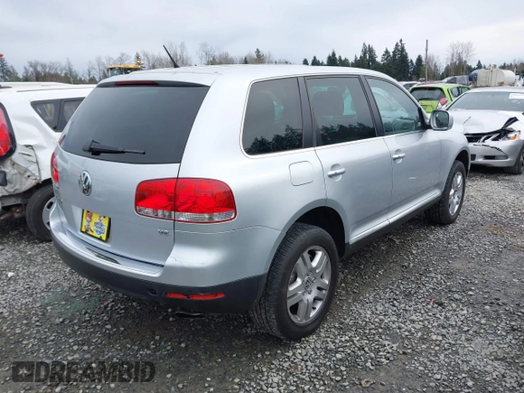 2006 Volkswagen Touareg 4.2L V8 z VIN WVGZM77L06D043948, wystawiony jako IAAI lot #41839431 z przebiegiem 207 496 mil mil oraz . Historia ofert i sprzedaży dostępna na DreamBid. Obrazek 4.