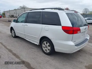2004 Toyota Sienna XLE with VIN 5TDZA22C04S095332, listed as a IAAI auction lot 42146995 with 200,072 mi miles. Bid and sale history available at carsss.com. Image 3.