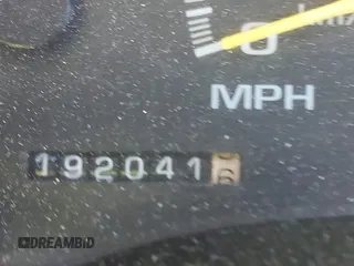 1998 Chevrolet Tahoe z VIN 1GNEK13R0WJ321045, wystawiony jako IAAI lot #42223891 z przebiegiem 192 041 mil mil oraz . Historia ofert i sprzedaży dostępna na DreamBid. Obrazek 7.