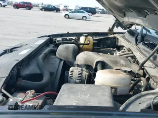 2003 Chevrolet Silverado 2500HD LS с VIN 1GCHK23U13F239839, выставлен на аукционе IAAI как лот 42401220 с пробегом Не указан миль и . История ставок и продаж доступна на DreamBid. Изображение 25.