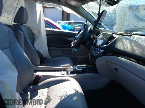 2019 Honda Pilot Touring 7-Passenger with VIN 5FNYF6H60KB038846, listed as a IAAI auction lot 41339385 with Not provided miles and . Bid and sale history available at DreamBid. Image 5.