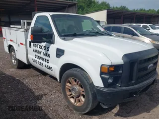 2008 Ford F-350 z VIN 1FDSF30508EB24168, wystawiony jako IAAI lot #42545338 z przebiegiem 331 104 mil mil oraz . Historia ofert i sprzedaży dostępna na DreamBid. Obrazek 1.