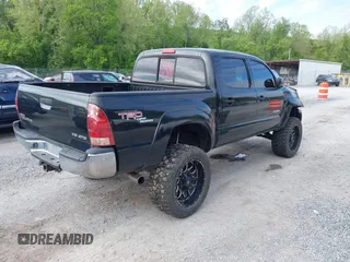 2007 Toyota Tacoma PreRunner z VIN 5TEJU62NX7Z338052, wystawiony jako IAAI lot #42204246 z przebiegiem 202 296 mil mil oraz . Historia ofert i sprzedaży dostępna na DreamBid. Obrazek 4.