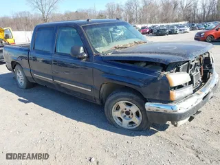 2005 Chevrolet Silverado 1500 LS with VIN 2GCEC13TX51388858, listed as a IAAI auction lot 41771105 with 266,554 mi miles. Bid and sale history available at carsss.com. Image 1.
