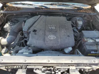 2005 Toyota Tacoma PreRunner z VIN 5TETU62N85Z040024, wystawiony jako Copart lot #57858105 z przebiegiem 199 515 mil mil oraz Czysty tytuł • Clean title. Historia ofert i sprzedaży dostępna na DreamBid. Obrazek 11.