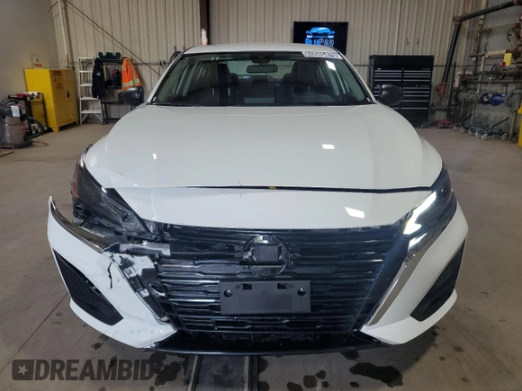 2025 Nissan Altima SV z VIN 1N4BL4DV2SN393878, wystawiony jako Copart lot #60689475 z przebiegiem 1 803 mil mil oraz Czysty tytuł • Clean title. Historia ofert i sprzedaży dostępna na DreamBid. Obrazek 5.