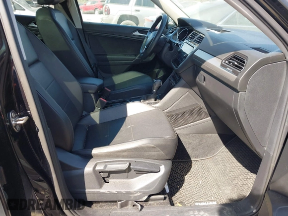 2018 Volkswagen Tiguan SEL with VIN 3VV3B7AX9JM095251, listed as a IAAI auction lot 41871121 with 59,000 mi miles and . Bid and sale history available at DreamBid. Image 5.
