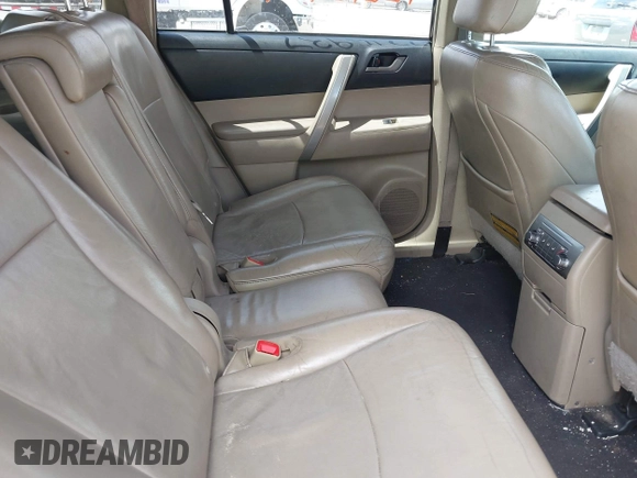 2011 Toyota Highlander z VIN 5TDBK3EH5BS090250, wystawiony jako IAAI lot #42216937 z przebiegiem 191 201 mil mil oraz . Historia ofert i sprzedaży dostępna na DreamBid. Obrazek 8.