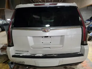 2017 Cadillac Escalade Platinum z VIN 1GYS4DKJ7HR387478, wystawiony jako Copart lot #88037515 z przebiegiem Nie podano mil oraz Szkoda całkowita • Salvage title. Historia ofert i sprzedaży dostępna na DreamBid. Obrazek 6.