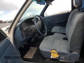 1989 Toyota Pickup DLX с VIN JT4VN13D1K5008139, выставлен на аукционе Copart как лот 76332414 с пробегом 131 303 миль миль и Списание • Salvage title. История ставок и продаж доступна на DreamBid. Изображение 7.
