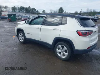 2019 Jeep Compass Latitude with VIN 3C4NJDBB1KT761196, listed as a IAAI auction lot 41812230 with 51,268 mi miles. Bid and sale history available at carsss.com. Image 3.