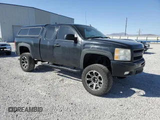2011 Chevrolet Silverado 1500 LT with VIN 1GCRKSE30BZ401059, listed as a Copart auction lot 52354715 with 200,014 mi miles and Salvage Title. Bid and sale history available at DreamBid. Image 4.