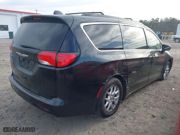 2020 Chrysler Voyager LXI with VIN 2C4RC1DG2LR262141, listed as a IAAI auction lot 41711714 with 136,011 mi miles. Bid and sale history available at carsss.com. Image 4.