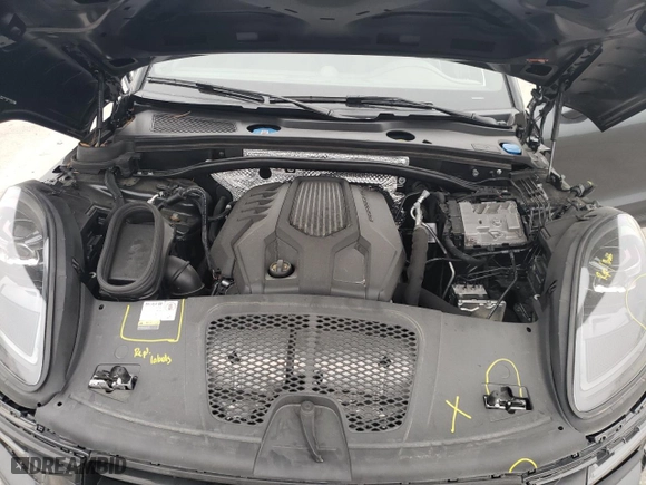 2023 Porsche Macan with VIN WP1AA2A50PLB18144, listed as a Copart auction lot 48013395 with 17,600 mi miles and Salvage Title. Bid and sale history available at carsss.com. Image 13.