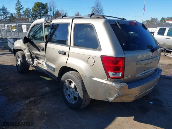 2006 Jeep Grand Cherokee Laredo with VIN 1J4GS48KX6C193586, listed as a IAAI auction lot 41260951 with 215,429 mi miles. Bid and sale history available at carsss.com. Image 3.