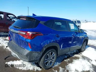 2023 Kia Seltos LX z VIN KNDEPCAA0P7430395, wystawiony jako IAAI lot #41739056 z przebiegiem 23 267 mil mil oraz . Historia ofert i sprzedaży dostępna na DreamBid. Obrazek 4.