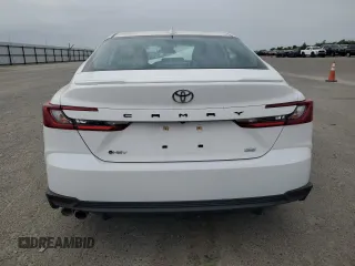 2025 Toyota Camry LE z VIN 4T1DAACK6SU021704, wystawiony jako Copart lot #53556115 z przebiegiem 2 600 mil mil oraz Szkoda całkowita • Salvage title. Historia ofert i sprzedaży dostępna na DreamBid. Obrazek 6.