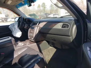 2009 Chevrolet Avalanche LT w/2LT with VIN 3GNFK22079G191901, listed as a IAAI auction lot 41641130 with 187,892 mi miles. Bid and sale history available at carsss.com. Image 5.