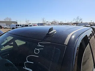 2018 GMC Sierra 1500 SLE z VIN 1GTV2MEC7JZ355593, wystawiony jako IAAI lot #42575783 z przebiegiem 172 588 mil mil oraz . Historia ofert i sprzedaży dostępna na DreamBid. Obrazek 21.