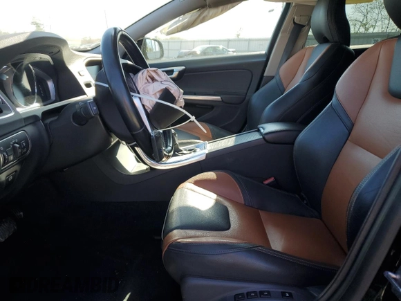 2018 Volvo V60 z VIN YV440MWK0J2057058, wystawiony jako Copart lot #53334575 z przebiegiem 82 041 mil mil oraz Szkoda całkowita • Salvage title. Historia ofert i sprzedaży dostępna na DreamBid. Obrazek 7.