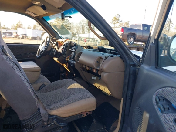 1998 Dodge Ram 1500 with VIN 3B7HF13YXWG142885, listed as a IAAI auction lot 41404805 with 252,588 mi miles. Bid and sale history available at carsss.com. Image 5.