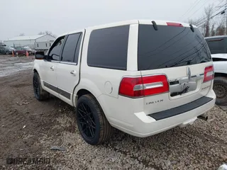 2007 Lincoln Navigator with VIN 5LMFU28567LJ13270, listed as a IAAI auction lot 41537706 with 206,707 mi miles. Bid and sale history available at carsss.com. Image 3.