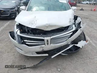 2017 Lincoln MKC Reserve with VIN 5LMCJ3D9XHUL55999, listed as a IAAI auction lot 42691155 with Not provided miles and . Bid and sale history available at DreamBid. Image 6.