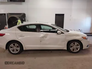 2013 Acura ILX with VIN 19VDE1F33DE019044, listed as a IAAI auction lot 41601790 with 271,575 mi miles. Bid and sale history available at carsss.com. Image 13.