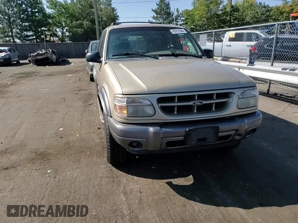 2000 Ford Explorer XLT z VIN 1FMDU83P1YZC26628, wystawiony jako Copart lot #69201664 z przebiegiem 219 384 mil mil oraz Nie do naprawy • Non repairable. Historia ofert i sprzedaży dostępna na DreamBid. Obrazek 10.