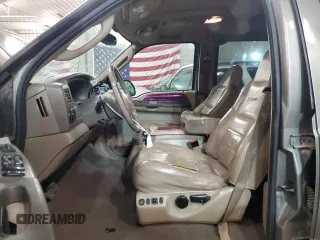 2004 Ford Excursion Limited с VIN 1FMNU43S64EA70976, выставлен на аукционе Copart как лот 72036304 с пробегом 321 026 миль миль и Списание • Salvage title. История ставок и продаж доступна на DreamBid. Изображение 7.