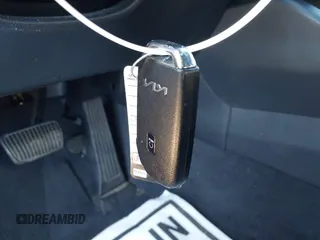 2022 Kia K5 GT-Line z VIN 5XXG64J26NG107886, wystawiony jako IAAI lot #41054102 z przebiegiem 88 516 mil mil oraz . Historia ofert i sprzedaży dostępna na DreamBid. Obrazek 11.
