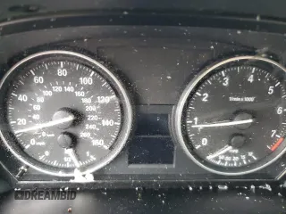 2014 BMW X1 xDrive28i z VIN WBAVL1C5XEVY10401, wystawiony jako Copart lot #72588914 z przebiegiem Nie podano mil oraz Szkody całkowita. Historia ofert i sprzedaży dostępna na DreamBid. Obrazek 9.