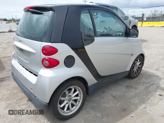 2008 Smart fortwo Pure z VIN WMEEJ31X18K191722, wystawiony jako IAAI lot #42138617 z przebiegiem 117 263 mil mil oraz . Historia ofert i sprzedaży dostępna na DreamBid. Obrazek 4.