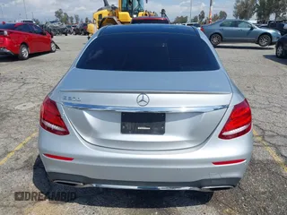 2018 Mercedes-Benz E-Class E 300 with VIN WDDZF4JB5JA455098, listed as a IAAI auction lot 41860177 with 84,612 mi miles. Bid and sale history available at carsss.com. Image 17.