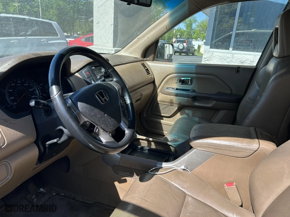 2004 Honda Pilot EX with VIN 2HKYF18574H592240, listed as a IAAI auction lot 42062516 with 182,108 mi miles. Bid and sale history available at carsss.com. Image 5.