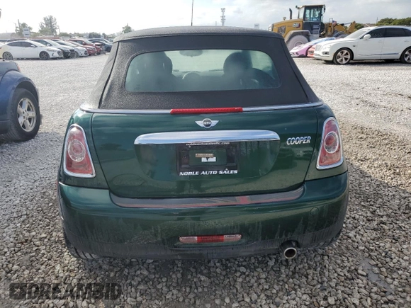 2015 MINI Convertible z VIN WMWZN3C5XFT861708, wystawiony jako Copart lot #82233054 z przebiegiem 38 498 mil mil oraz Czysty tytuł • Clean title. Historia ofert i sprzedaży dostępna na DreamBid. Obrazek 6.