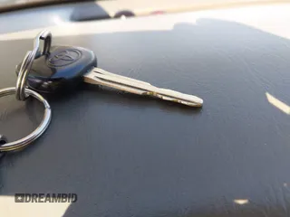 2001 Toyota Avalon XL z VIN 4T1BF28B21U145748, wystawiony jako IAAI lot #42251004 z przebiegiem 182 959 mil mil oraz . Historia ofert i sprzedaży dostępna na DreamBid. Obrazek 11.