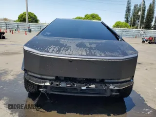 2024 Tesla Cybertruck Cyberbeast z VIN 7G2CEHEEXRA017141, wystawiony jako Copart lot #49110745 z przebiegiem 2790 mil mil oraz Szkody całkowita. Historia ofert i sprzedaży dostępna na DreamBid. Obrazek 5.