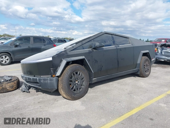 2024 Tesla Cybertruck z VIN 7G2CEHED5RA042424, wystawiony jako IAAI lot #41242343 z przebiegiem 1 222 mil mil oraz . Historia ofert i sprzedaży dostępna na DreamBid. Obrazek 18.