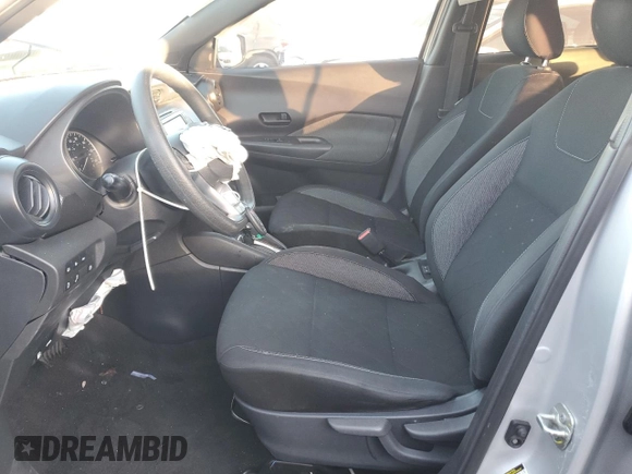 2020 Nissan Kicks S z VIN 3N1CP5BV8LL532606, wystawiony jako Copart lot #43812445 z przebiegiem 79 855 mil mil oraz Szkoda całkowita • Salvage title. Historia ofert i sprzedaży dostępna na DreamBid. Obrazek 7.