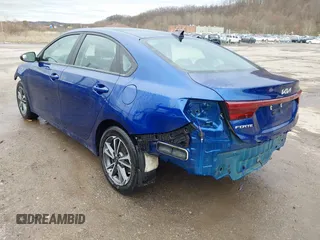 2022 Kia Forte LXS z VIN 3KPF24AD4NE445224, wystawiony jako IAAI lot #41853612 z przebiegiem 29 217 mil mil oraz . Historia ofert i sprzedaży dostępna na DreamBid. Obrazek 3.