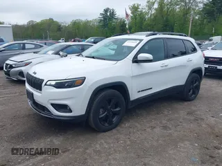 2019 Jeep Cherokee Latitude Plus with VIN 1C4PJMLB8KD320467, listed as a IAAI auction lot 42259659 with 33,368 mi miles and . Bid and sale history available at DreamBid. Image 18.