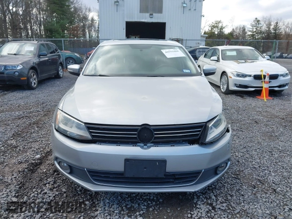 2011 Volkswagen Jetta SEL z VIN 3VWLZ7AJ0BM343973, wystawiony jako IAAI lot #40959406 z przebiegiem 84 187 mil mil oraz . Historia ofert i sprzedaży dostępna na DreamBid. Obrazek 12.