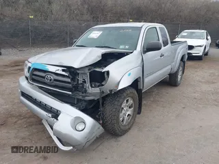 2009 Toyota Tacoma with VIN 5TEUU42NX9Z633141, listed as a IAAI auction lot 41911512 with 102,602 mi miles. Bid and sale history available at carsss.com. Image 6.