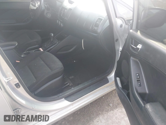 2016 Kia Forte LX with VIN KNAFK4A66G5585773, listed as a IAAI auction lot 41086399 with 1 mi miles. Bid and sale history available at carsss.com. Image 5.