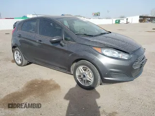 2019 Ford Fiesta SE z VIN 3FADP4EJ9KM139698, wystawiony jako IAAI lot #41809230 z przebiegiem 94 053 mil mil oraz . Historia ofert i sprzedaży dostępna na DreamBid. Obrazek 1.